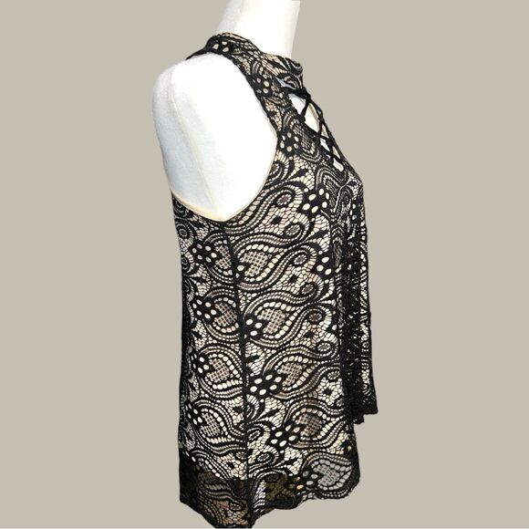 Rue 21 super cute sleeveless lace top with lace up design in front of! - Picture 5 of 8